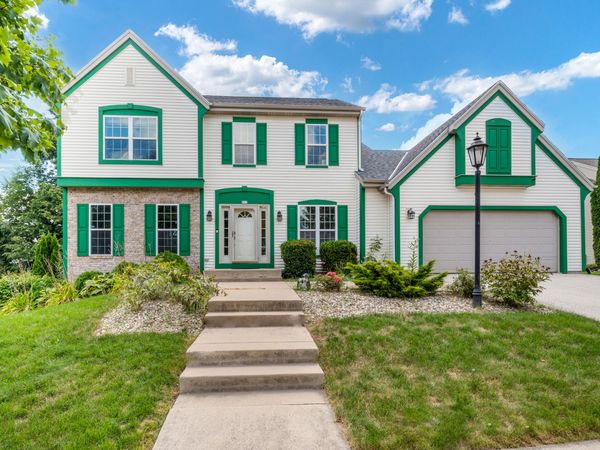 951 River Park Dr, Waukesha, WI 53189