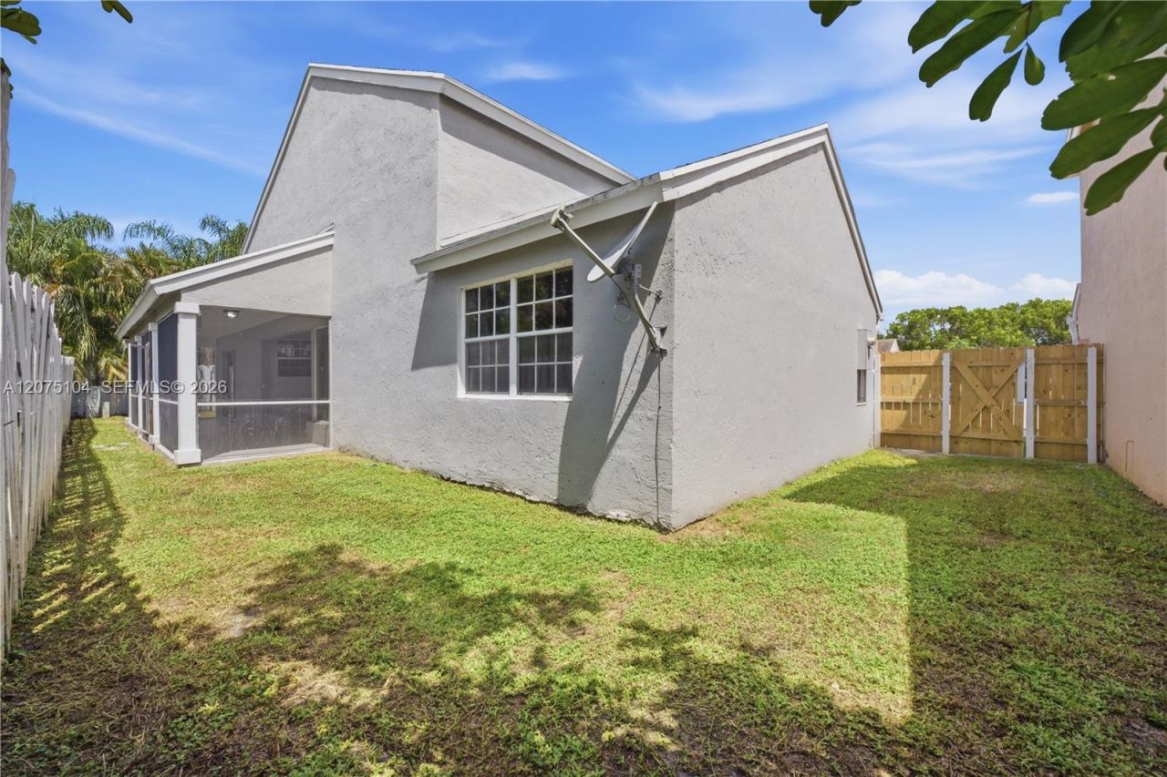 1181 SW 108th Ter, Davie, FL 33324 Photo
