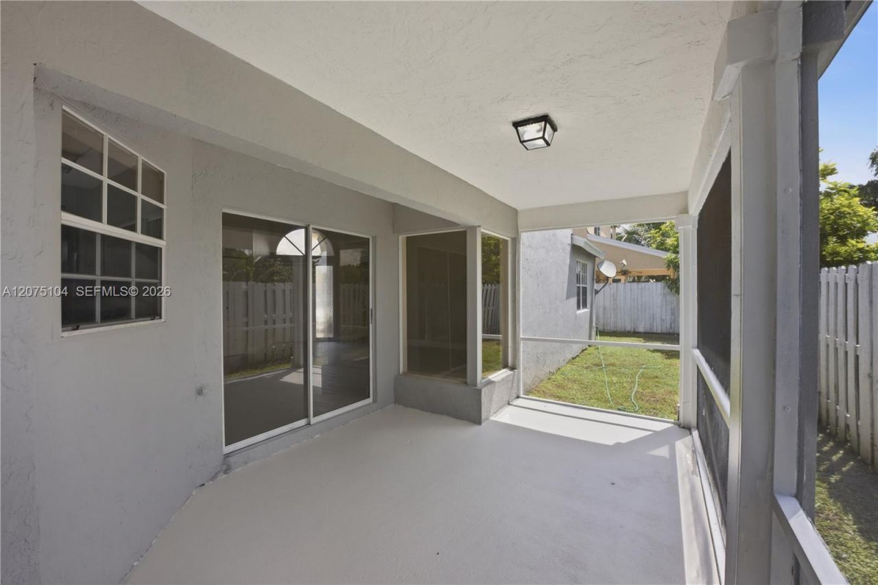 1181 SW 108th Ter, Davie, FL 33324 Photo