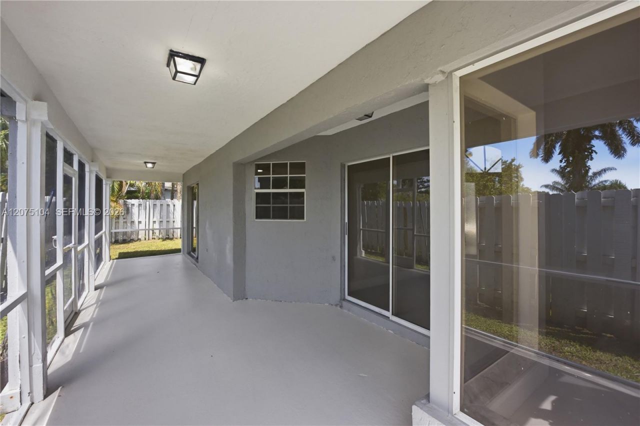 1181 SW 108th Ter, Davie, FL 33324 Photo