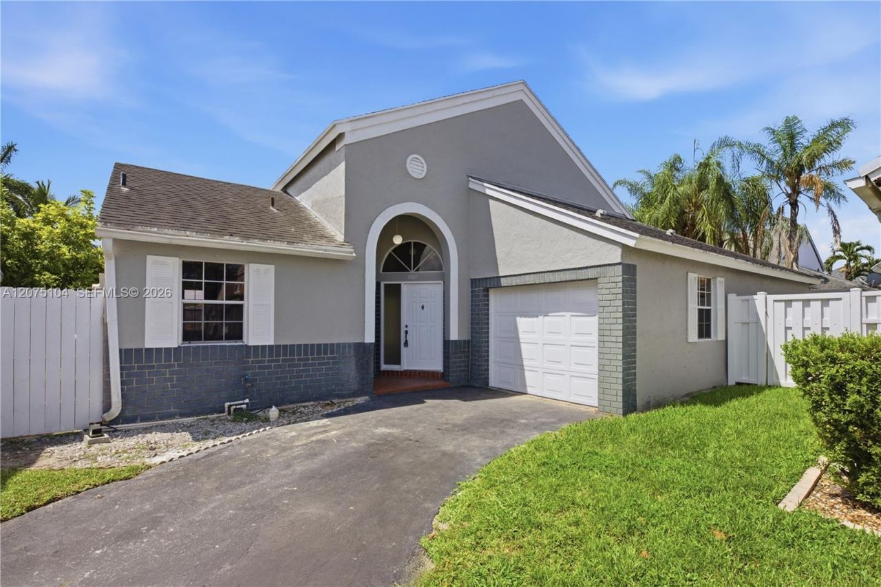 1181 SW 108th Ter, Davie, FL 33324 Photo