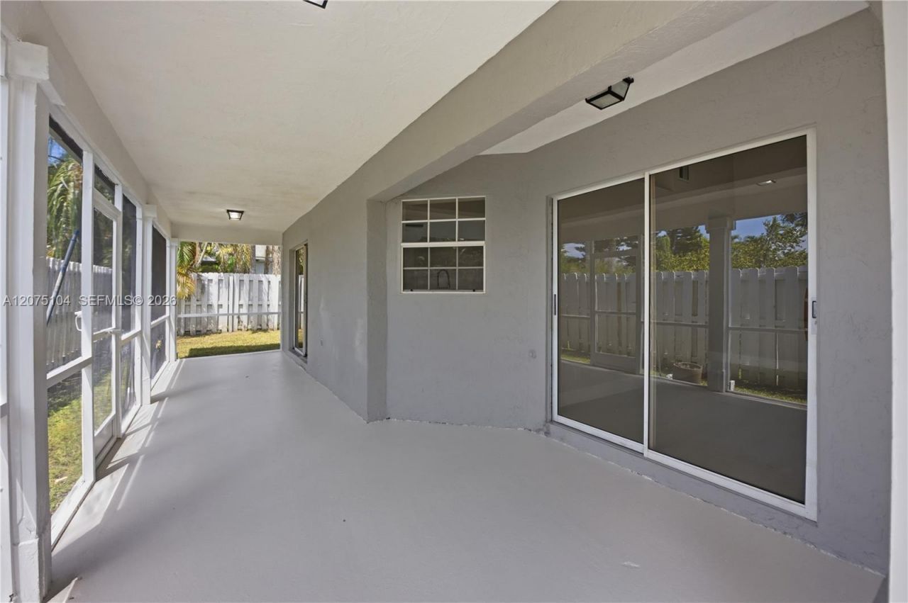 1181 SW 108th Ter, Davie, FL 33324 Photo