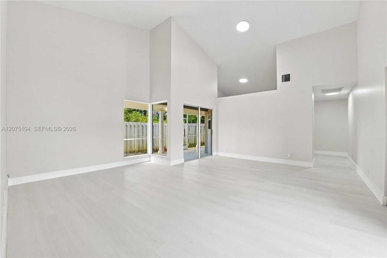 1181 SW 108th Ter, Davie, FL 33324 Photo