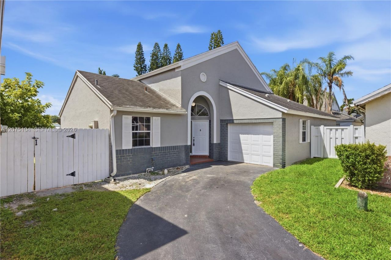 1181 SW 108th Ter, Davie, FL 33324 Photo