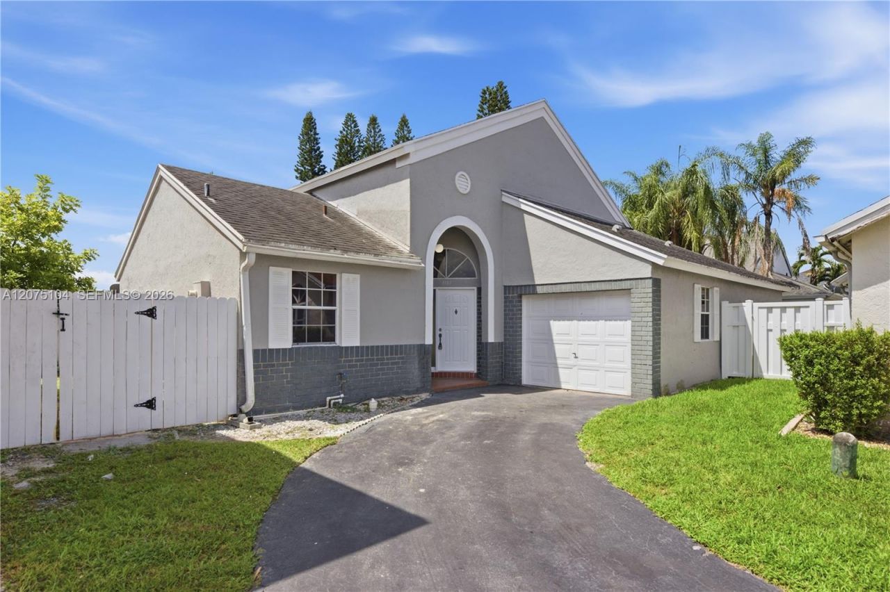 1181 SW 108th Ter, Davie, FL 33324 Photo