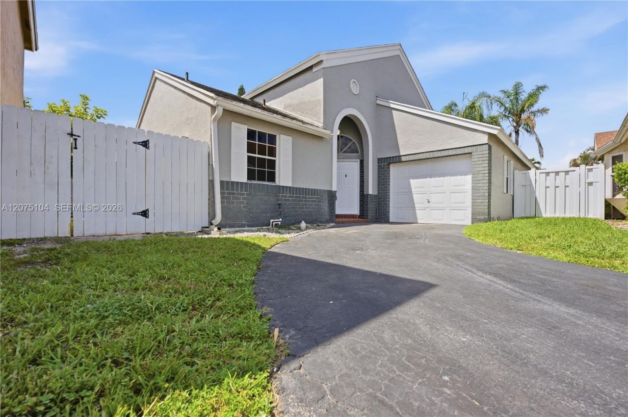 1181 SW 108th Ter, Davie, FL 33324 Photo