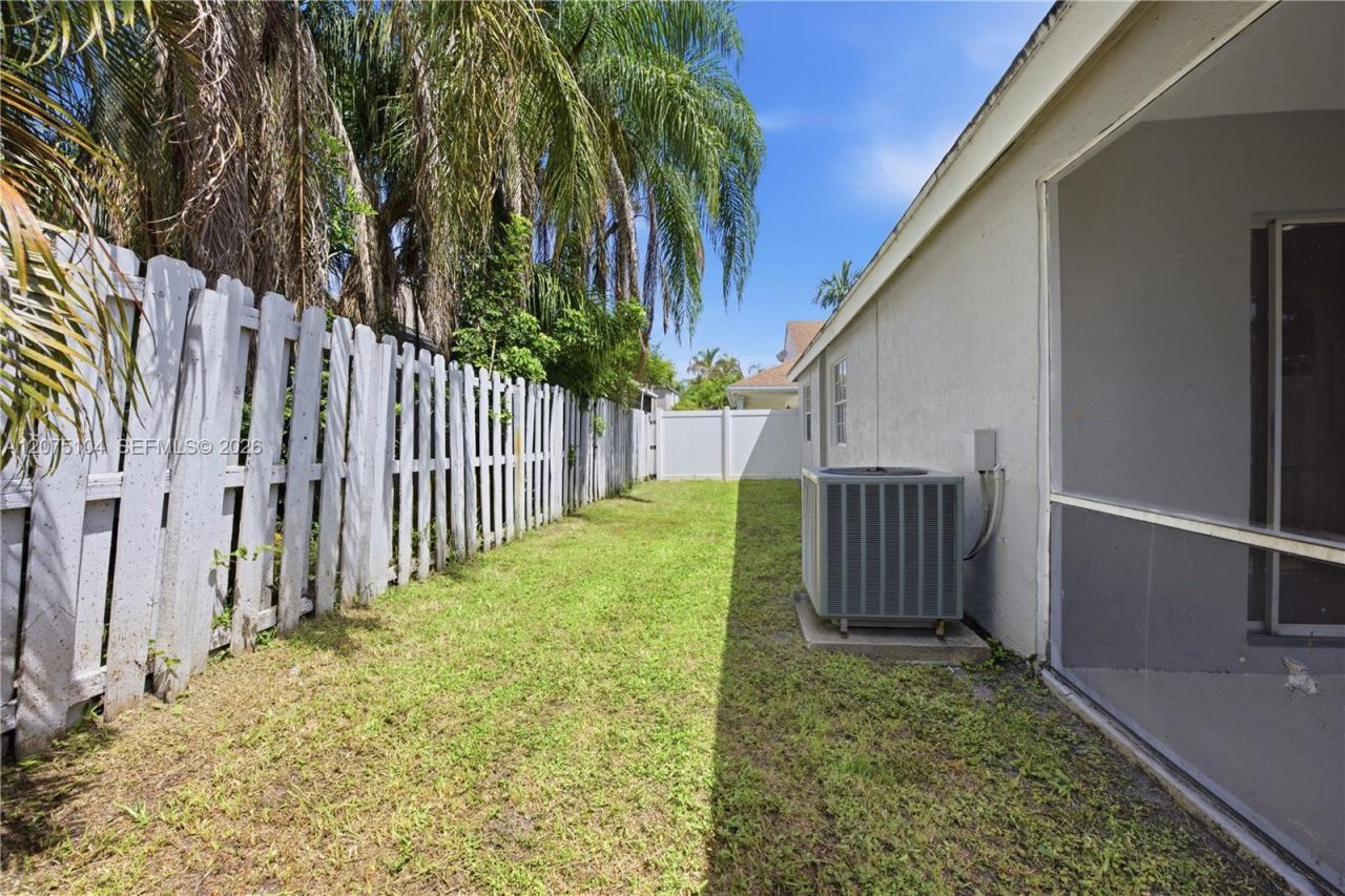 1181 SW 108th Ter, Davie, FL 33324 Photo