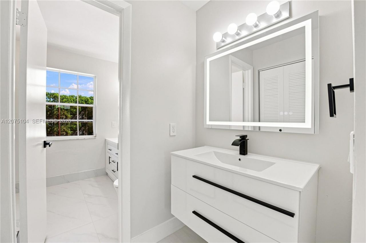 1181 SW 108th Ter, Davie, FL 33324 Photo