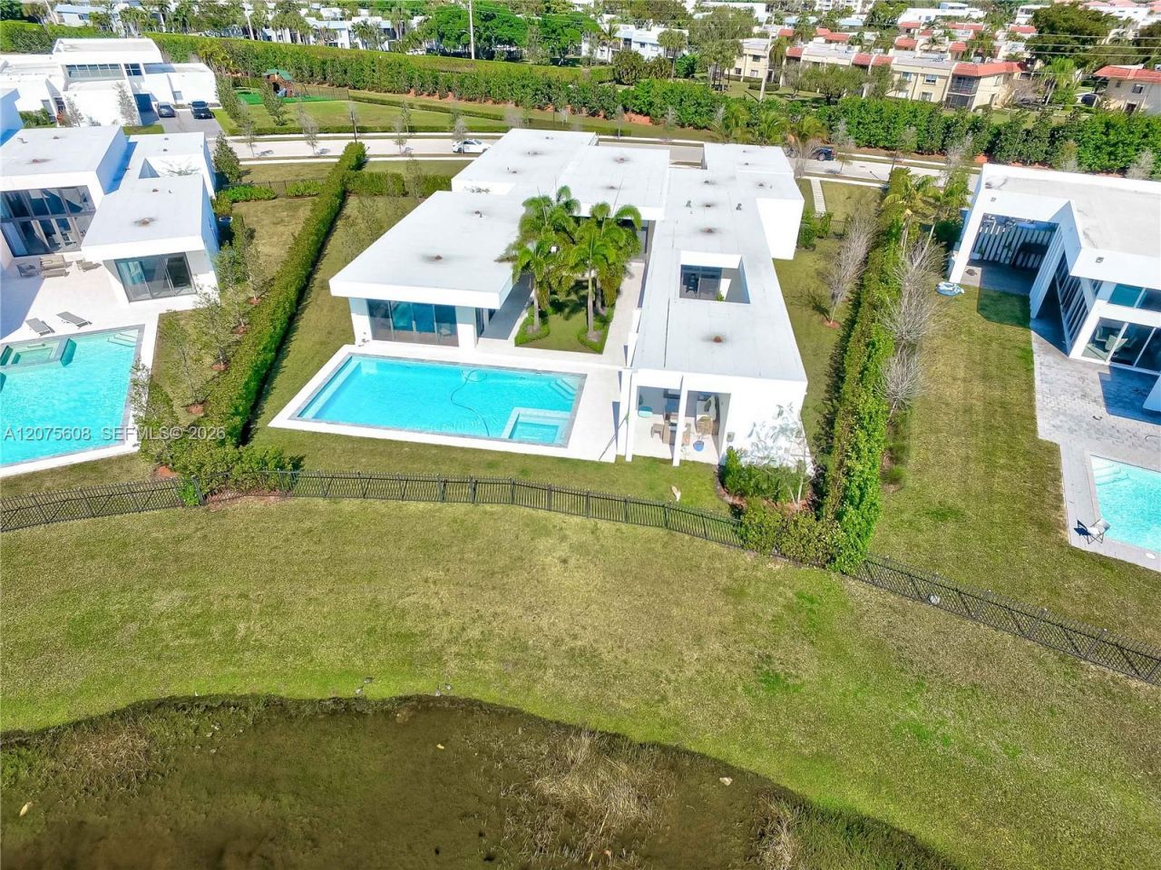 16600 Sunset Way, Weston, FL 33326 Photo