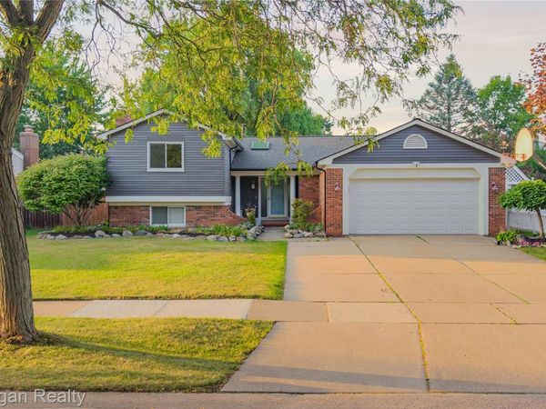 1653 Oakcrest Drive, Troy, Mi 48083