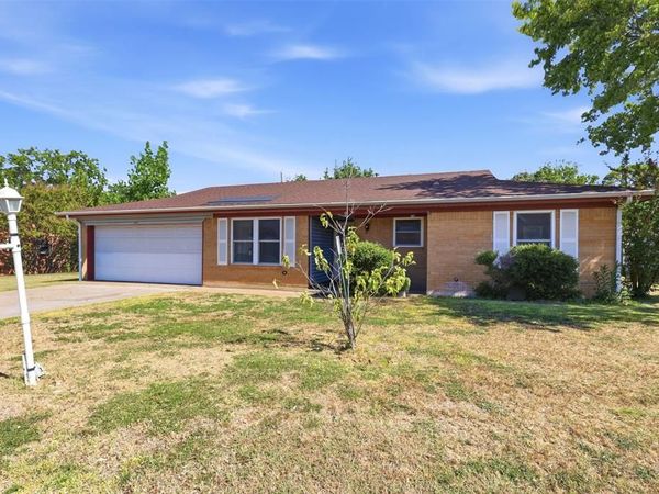 2107 10th Street , Mineral Wells, TX 76067