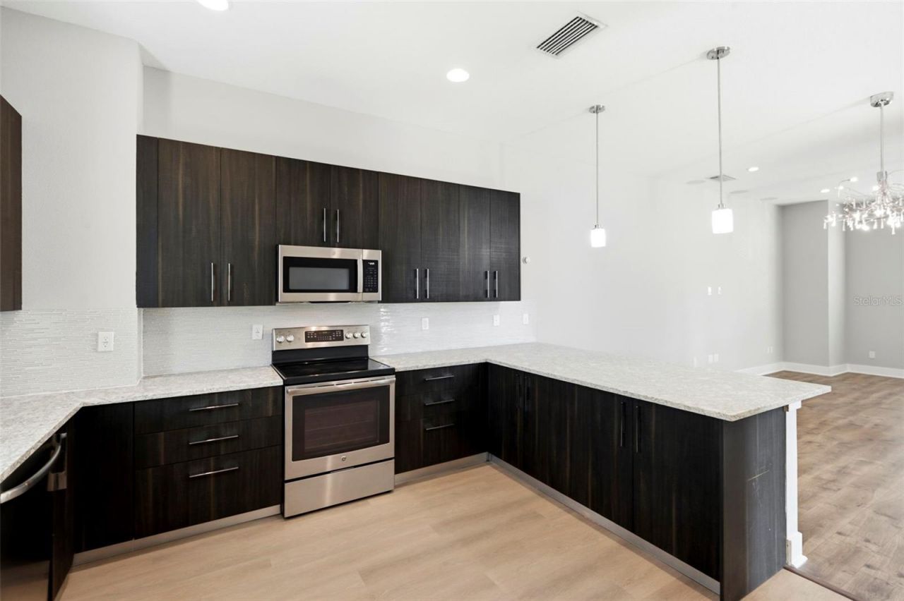 4810 W Mcelroy Avenue , Unit 7, Tampa, FL 33611 Photo