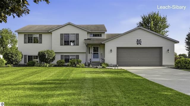 4966 Dio Drive Ne, Cedar Springs, MI 49319 Main Photo