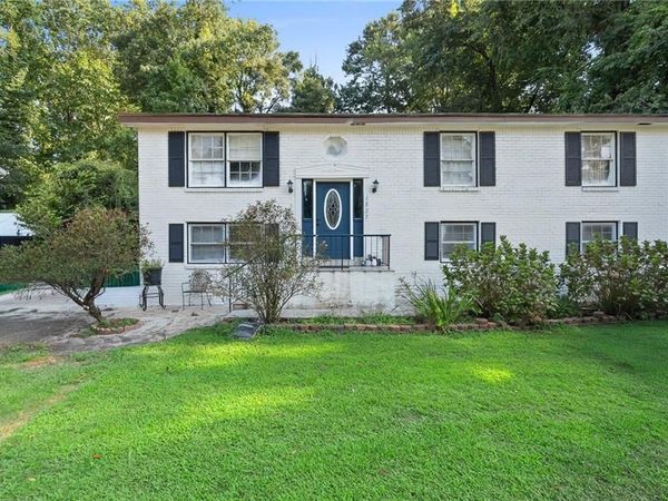 6825 Maddox Road , Morrow, GA 30260