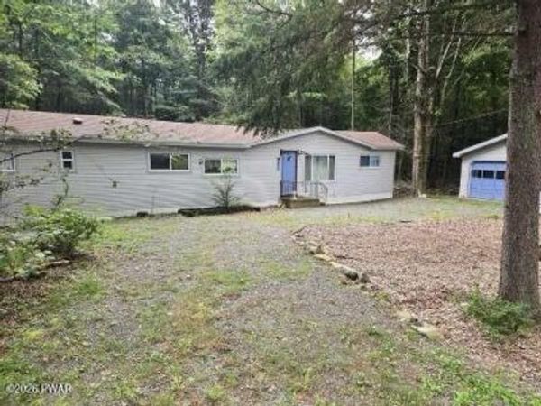 22 Aspen Drive, Newfoundland, PA 18445