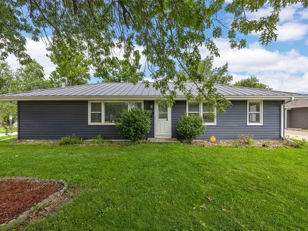 2902 14th Avenue , Marion, IA 52302