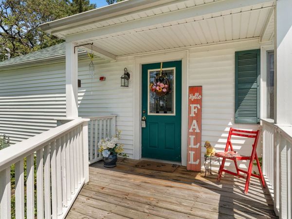 319 S Lincolnway Street , North Aurora, IL 60542