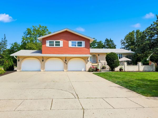 705 Ruskin Drive , Elk Grove Village, IL 60007