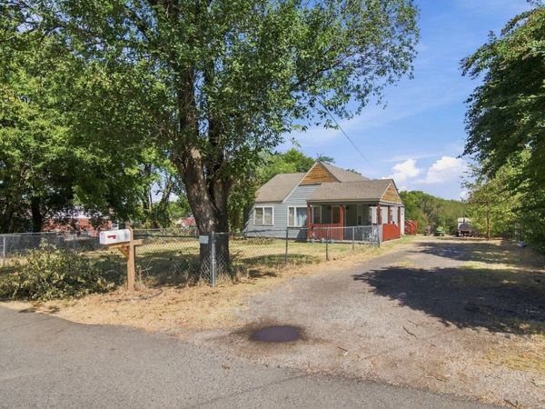919 W North Avenue, Checotah, OK 74426