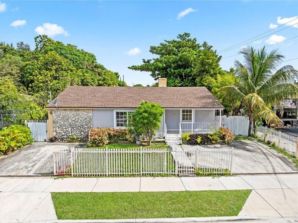 2723 NW 3rd St , Miami, FL 33125