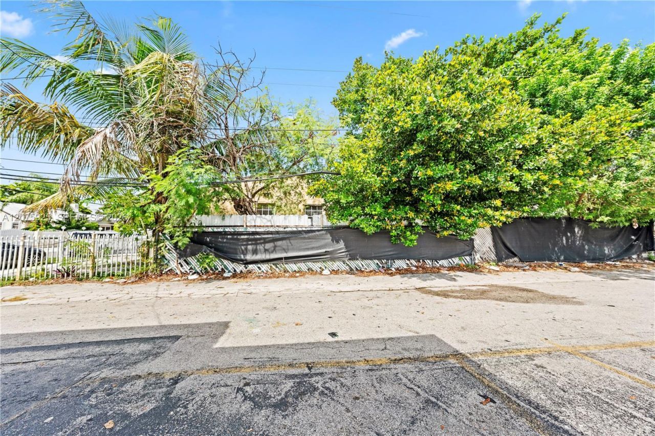 2723 NW 3rd St, Miami, FL 33125 Photo