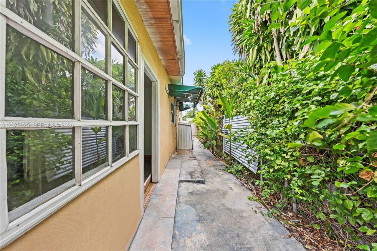 2723 NW 3rd St, Miami, FL 33125 Photo