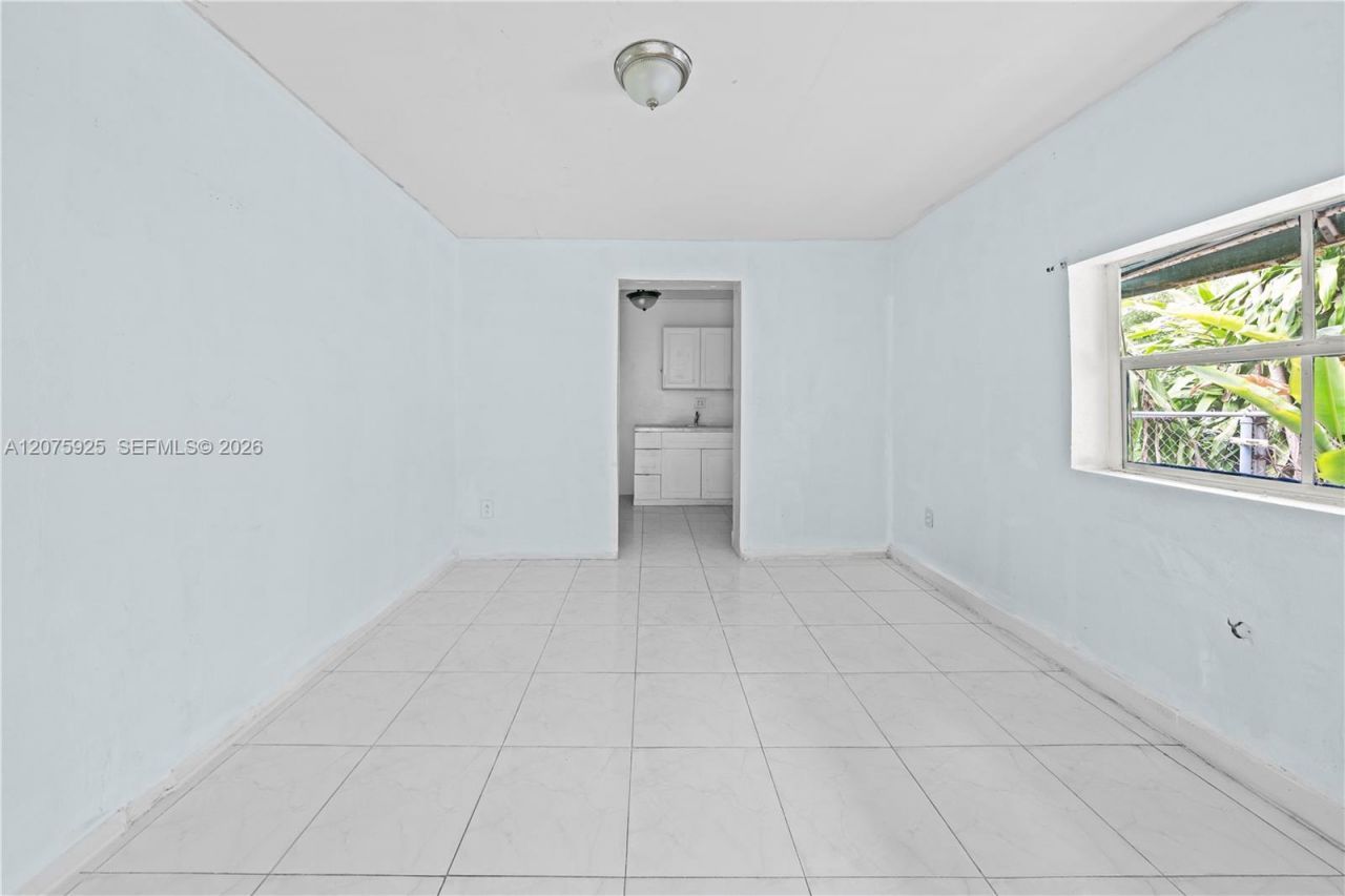 2723 NW 3rd St, Miami, FL 33125 Photo