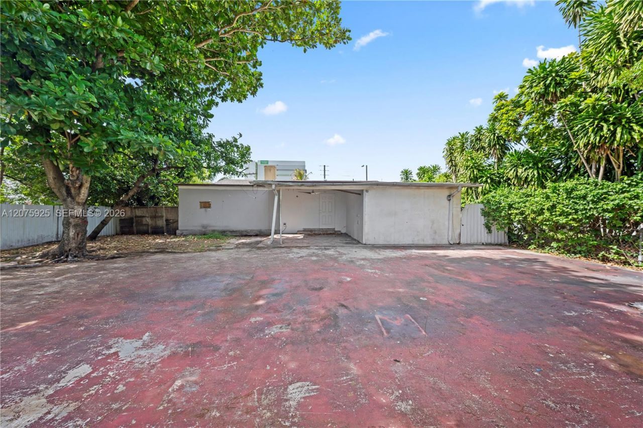 2723 NW 3rd St, Miami, FL 33125 Photo