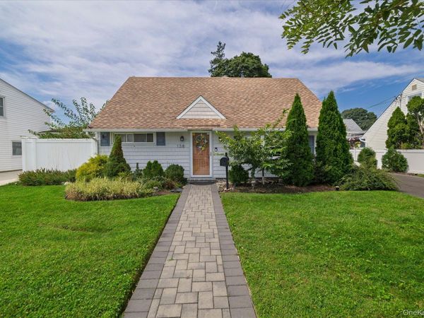 138 Southberry Lane, Levittown, NY 11756