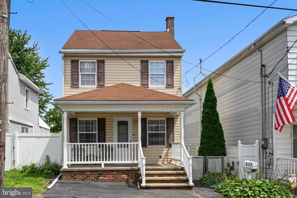 217 N CENTER STREET , FRACKVILLE, PA 17931