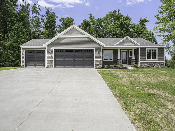 229 Warbler Drive, Caledonia, MI 49316