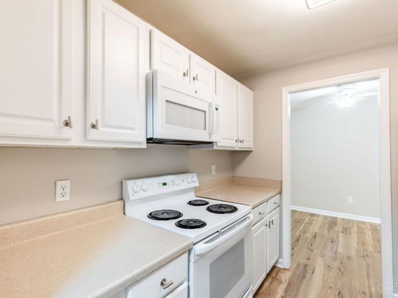 3825 Petoskey Avenue, Unit 21, Mariemont, OH 45227 Photo 3