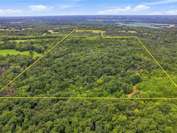 30405 Oak Grove Road, Paola, KS 66071