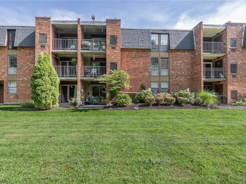 4179 Columbia Road, Unit 109, North Olmsted, OH 44070 Photo 2
