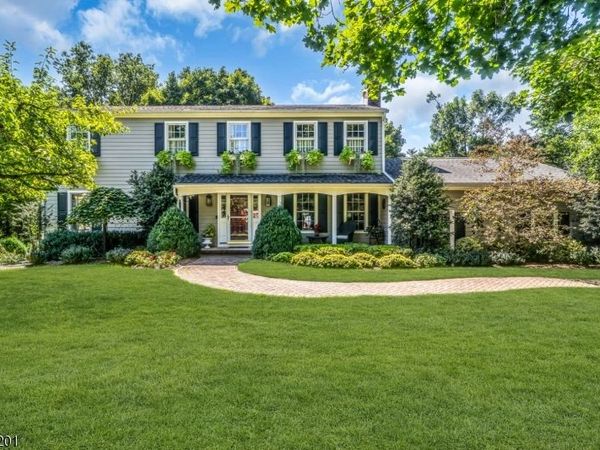 522 Golf Links Dr, Bridgewater, NJ 08807