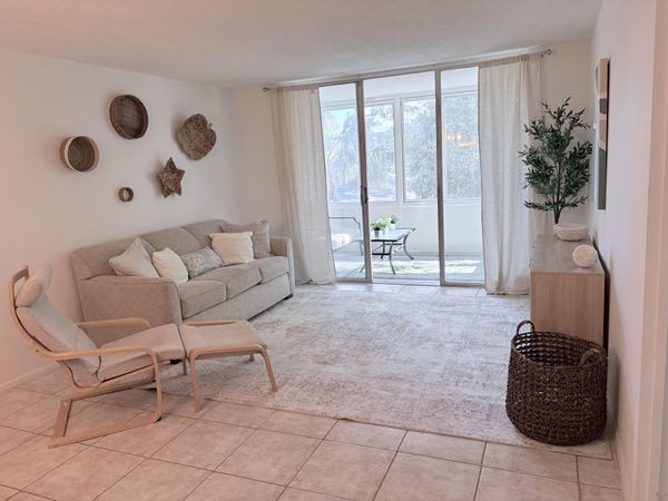2650 NW 49TH Avenue, Unit 327, Lauderdale Lakes, FL 33313