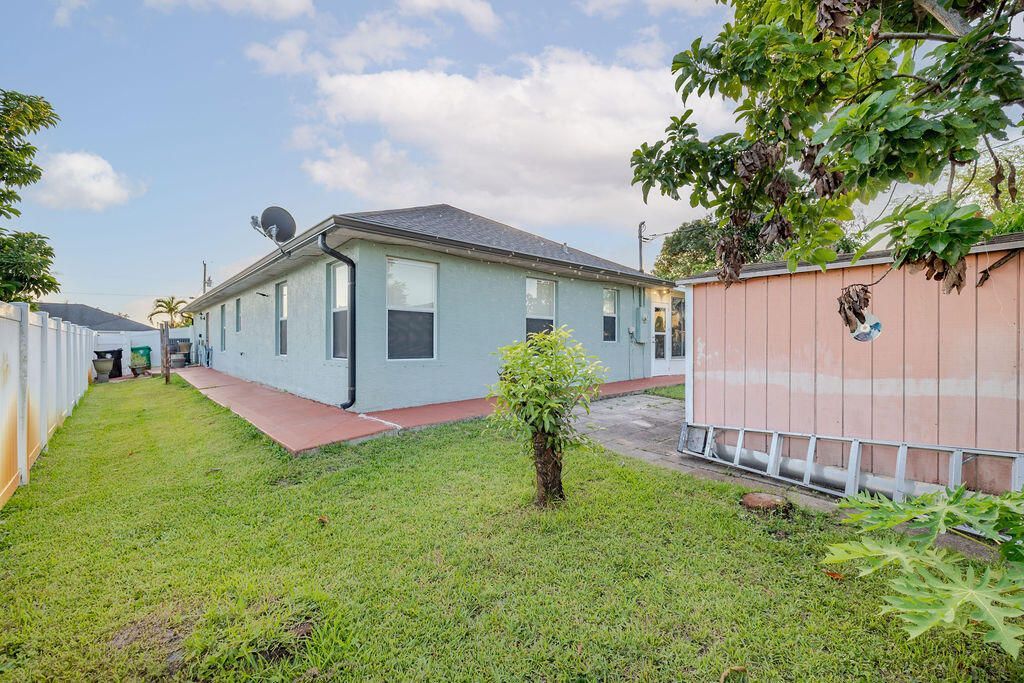 1871 SW Monterrey Lane, Port Saint Lucie, FL 34953 Photo
