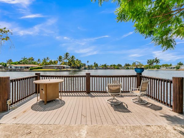 4221 NE 16th Avenue, Oakland Park, FL 33334