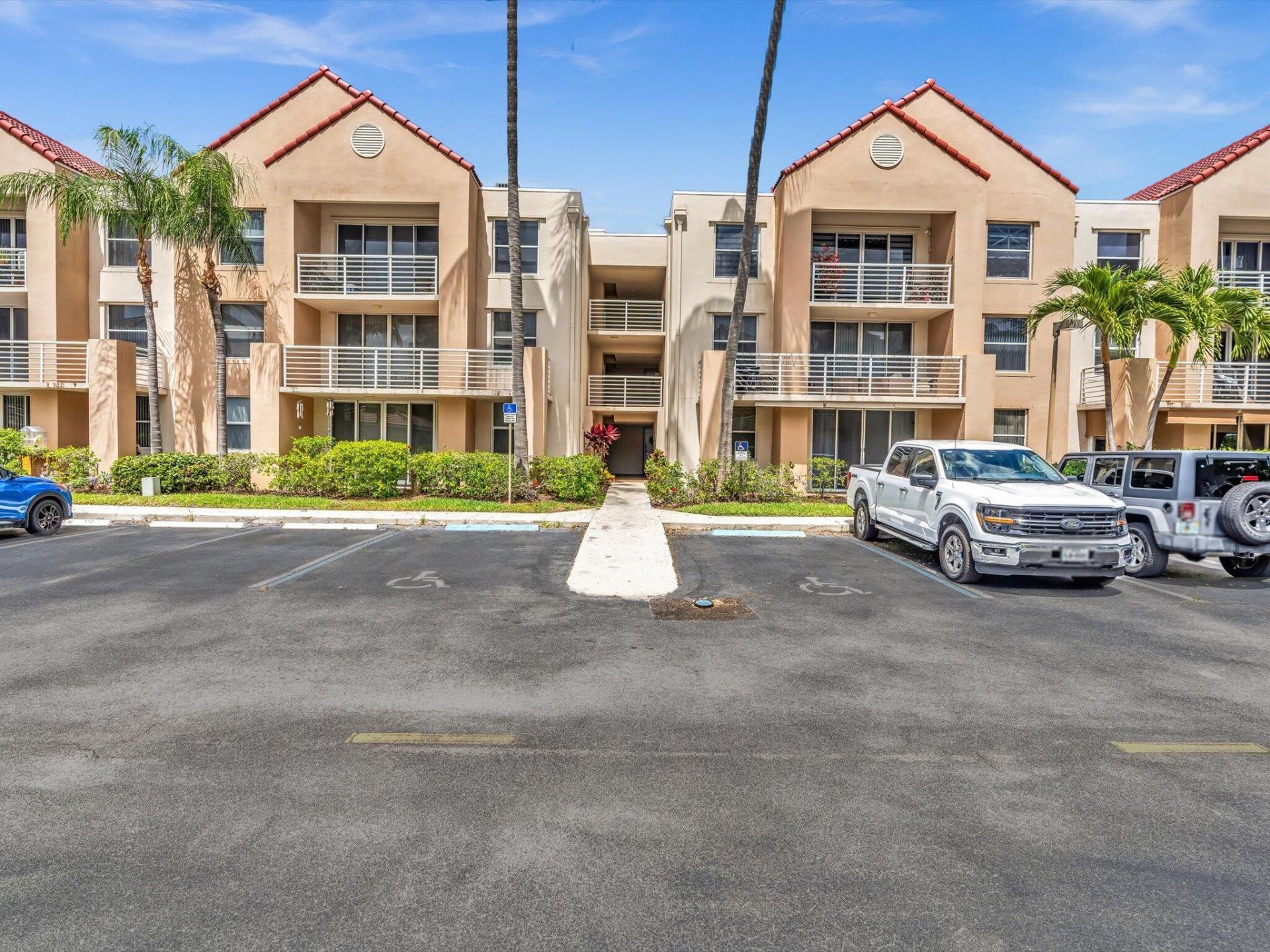 2721 Ocean Club Boulevard, Unit 104, Hollywood, FL 33019 Photo
