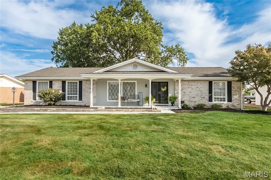 10 Club Grounds South Drive, Florissant, MO 63033 Main Photo