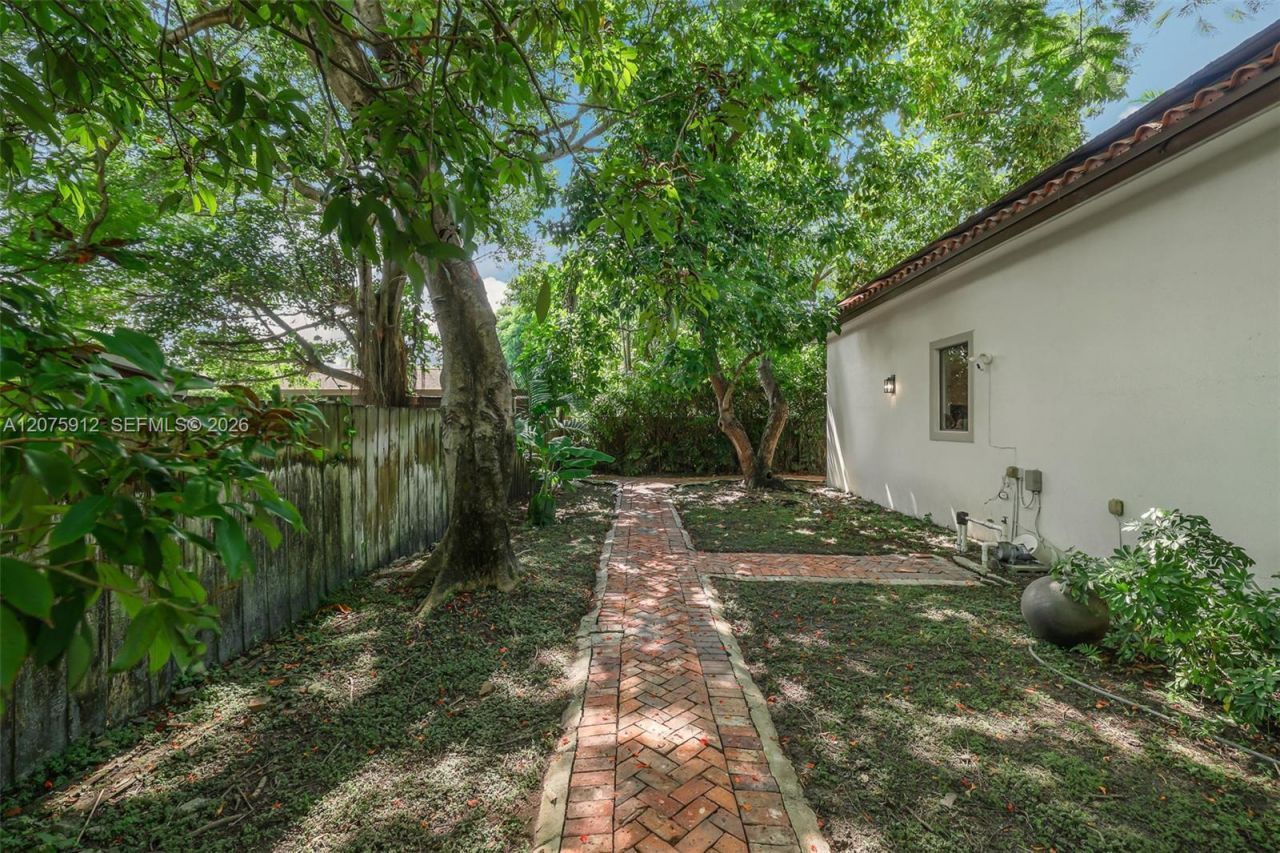 6550 SW 75th Ter , South Miami, FL 33143 Photo