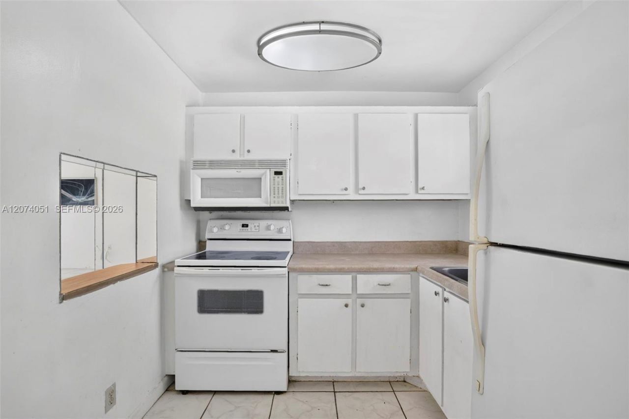 2731 N Pine Island Rd, Unit 205, Sunrise, FL 33322 Photo