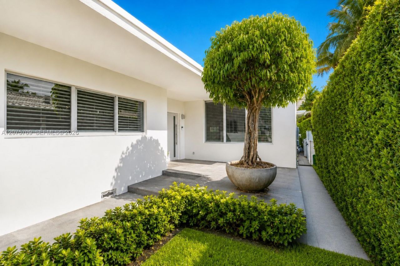 1885 Daytonia Rd, Miami Beach, FL 33141 Photo