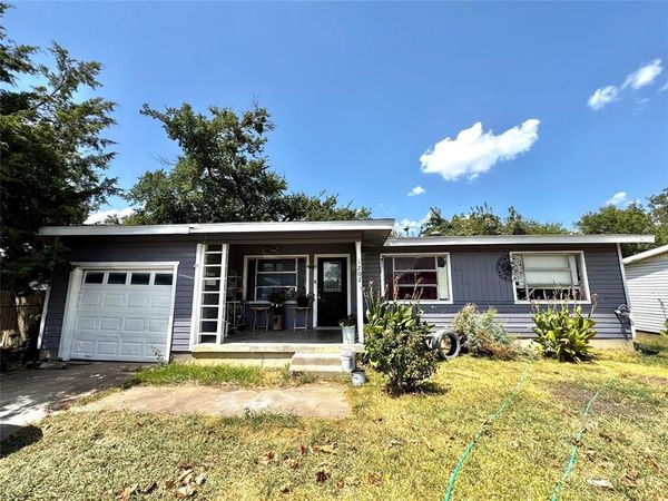 1202 Huddleston Drive , Grand Prairie, TX 75050