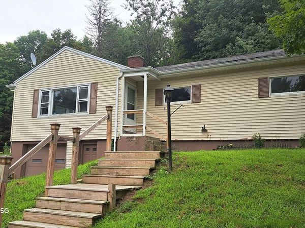 8 Athens St, Auburn, MA 01501
