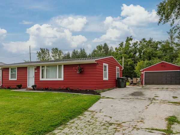 10435 Caddy Ln, Caledonia, WI 53108