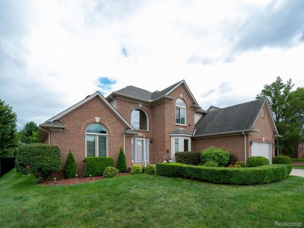 48746 Bradford Drive, Macomb Township, Mi 48044