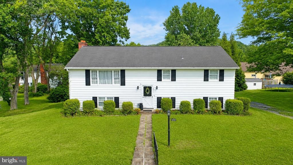 2311 MACLAY AVENUE, HUNTINGDON, PA 16652