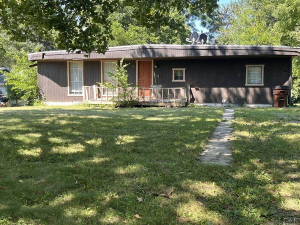 914 Hoch , Adrian, MI 49221