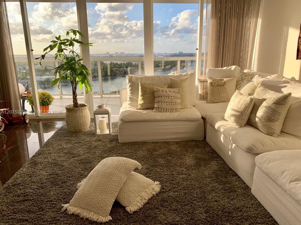 6301 Collins Ave, Unit 1606, Miami Beach, FL 33141 Photo